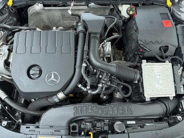 Mercedes-Benz A-KLASSE 180 Business Solution Luxury Panorama dak | Stoelverwarming | Navigatie | Camera |