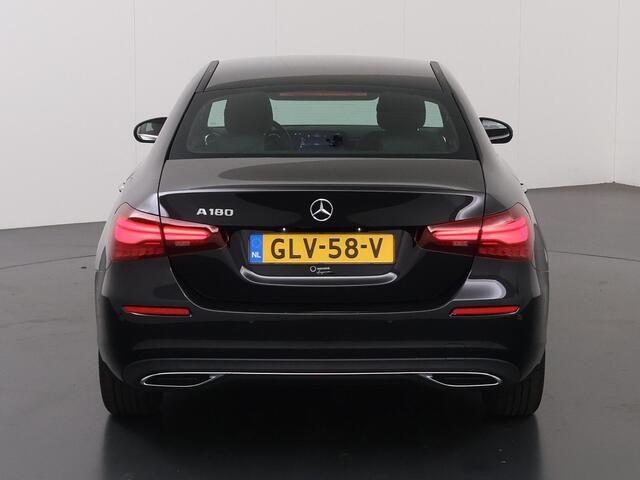 Mercedes-Benz A-KLASSE 180 Star Edition Luxury Line Widescreen | Stoelverwarming | Keyless | High Peformance LED koplampen |