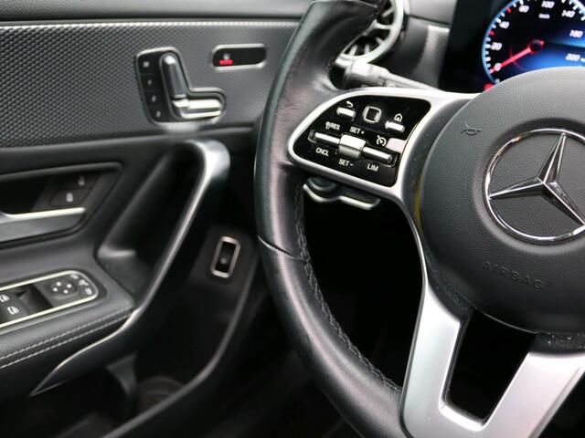 Mercedes-Benz A-KLASSE 250 e Business Solution Luxury Limited Panorama Schuif-Kanteldak | Sfeerverlichting | Achteruitrijcamera | MultiBeam Ledkoplampen | Stoelverwarming. Inclusief 24 maanden MB Certified garantie voor Europa.