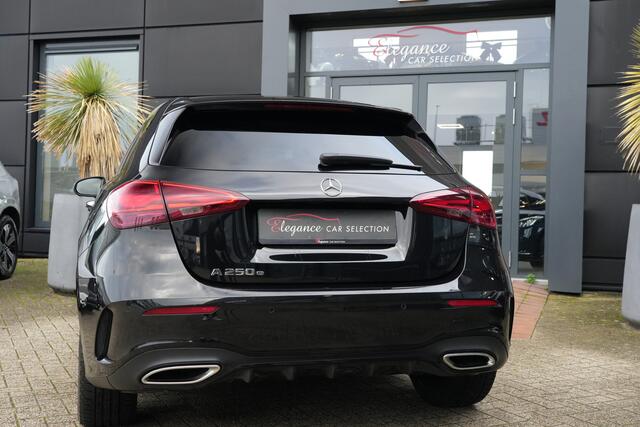 Mercedes-Benz A-KLASSE 250 e AMG Line 218pk Panoramadak/Navigatie/Camera
