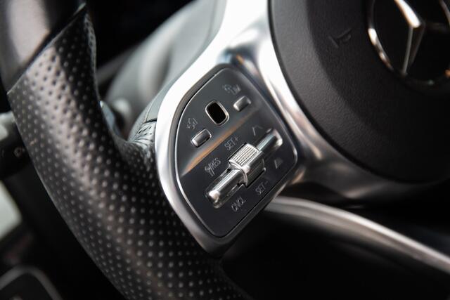 Mercedes-Benz A-KLASSE 200 Business Solution, Edition 1 AMG Upgrade , Pano dak, Adap. cruise, Sfeerverlichting,