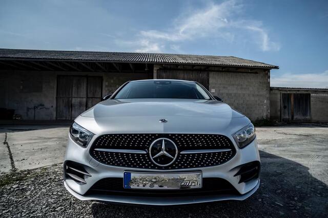 Mercedes-Benz A-KLASSE 250e AMG ** LED, MBUX+, 19-inch LMV, ADAPT. CRUISE, NIGHT PAKKET ** 1e EIG - UNFALLFREI - JUNGE STERNE ** ** INFORMEER OOK NAAR ONZE AANTREKKELIJKE FINANCIAL-LEASE TARIEVEN **