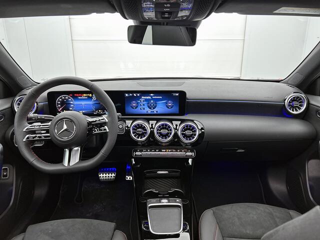 Mercedes-Benz A-KLASSE 250 e Business Solution AMG | Nightpakket | Smartphone-integratie | Panoramaschuifdak | Multibeam LED | Stoelverwarming voor | Sfeerverlichting | KEYLESS-GO |