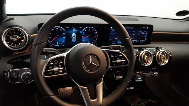 Mercedes-Benz A-KLASSE 200 Automaat Progressive Premium Pack | Navigatie | Climate Control | Camera | Sfeerlichting | Parkeer sensoren | Stoelverwarming | Led | Cruise Control