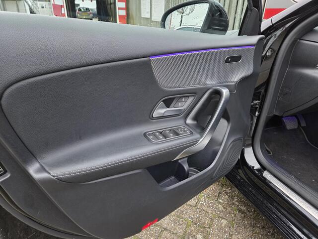 Mercedes-Benz A-KLASSE 180 Advantage 17"/Sfeerverlichting/LED/Climate/Stoelverwarming/Apple Carplay & Android Auto