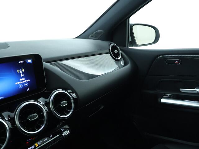 Mercedes-Benz B-KLASSE 180 Business Solution AMG | AMG Line | Panorama Schuif-Kanteldak | EASY PACK achterklep | Achteruitrijcamera | Inclusief 24 maanden Mercedes-Benz Certified garantie voor Europa.