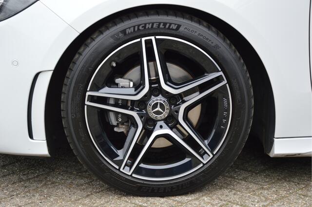 Mercedes-Benz B-KLASSE 180 AMG | LED | CARPLAY | CAMERA | PANODAK | NIGHTPAKKET | CRUISE | CLIMA | ENZ