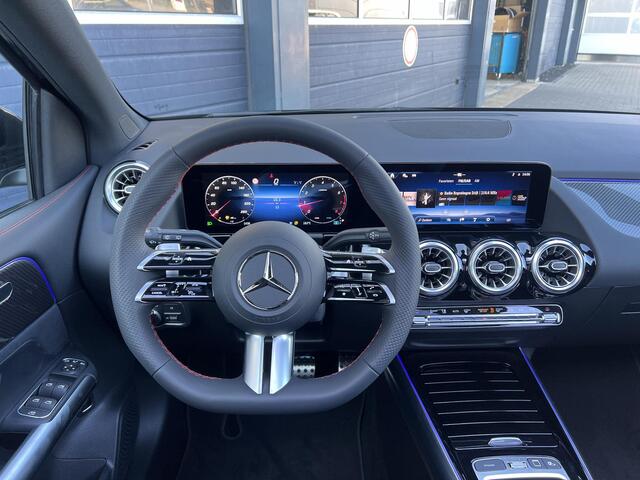 Mercedes-Benz B-KLASSE 180 Star Edition AMG LIMITED | Night Pakket | Panoramadak | Trekhaak | Apple CarPlay | Android Auto | Sfeerverlichting | Stoelverwarming | Achteruitrijcamera | Elektrisch inklapbare buitenspiegels