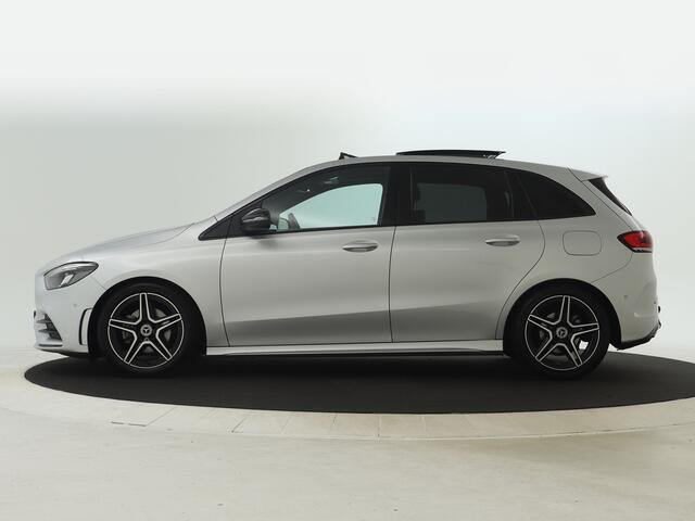 Mercedes-Benz B-KLASSE 180 AMG Nightpakket | Trekhaak | Panoramadak | Stoelverwarming | Augmented Reality | Apple CarPlay | DAB | Inclusief 12 Maanden Garantie