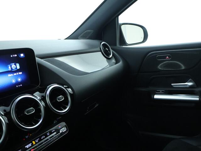 Mercedes-Benz B-KLASSE 180 AMG Nightpakket | Trekhaak | Panoramadak | Stoelverwarming | Augmented Reality | Apple CarPlay | DAB | Inclusief 12 Maanden Garantie