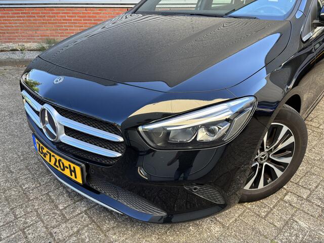 Mercedes-Benz B-KLASSE 180 Business Solution | Automaat | Panormadak | Stoelverwarming |