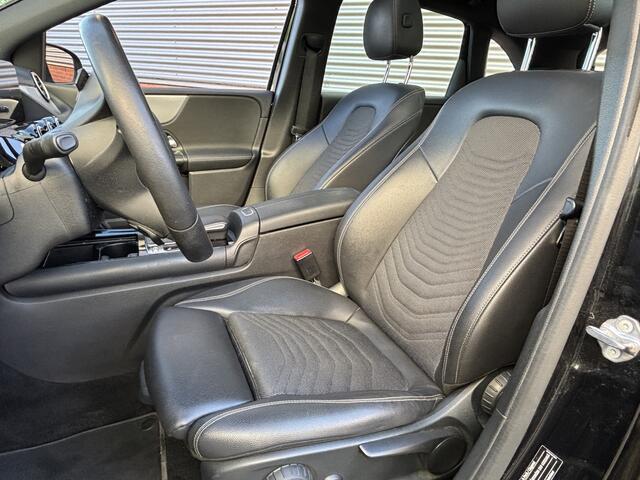 Mercedes-Benz B-KLASSE 180 Business Solution | Automaat | Panormadak | Stoelverwarming |