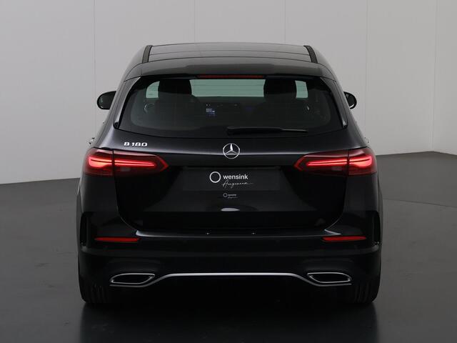 Mercedes-Benz B-KLASSE 180 AMG Line Panoramadak | Trekhaak wegklapbaar | Memory Stoelen