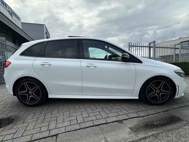 Mercedes-Benz B-KLASSE 180 Business Solution AMG Pano-Dak | Camera | Night | Stoelverw. | Elekt. Klep