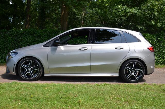 Mercedes-Benz B-KLASSE 180 Business Solution AMG Automaat/Led/Navi/Pdc/Ecc/Stoelverwarming/Cr-Controle/Privacy-Glas/18-Inch Lmv/Apple Carplay/Android