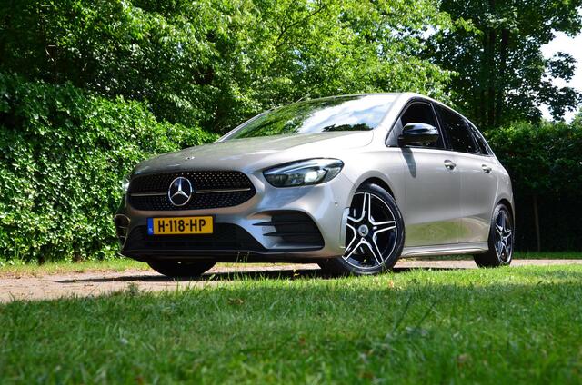Mercedes-Benz B-KLASSE 180 Business Solution AMG Automaat/Led/Navi/Pdc/Ecc/Stoelverwarming/Cr-Controle/Privacy-Glas/18-Inch Lmv/Apple Carplay/Android