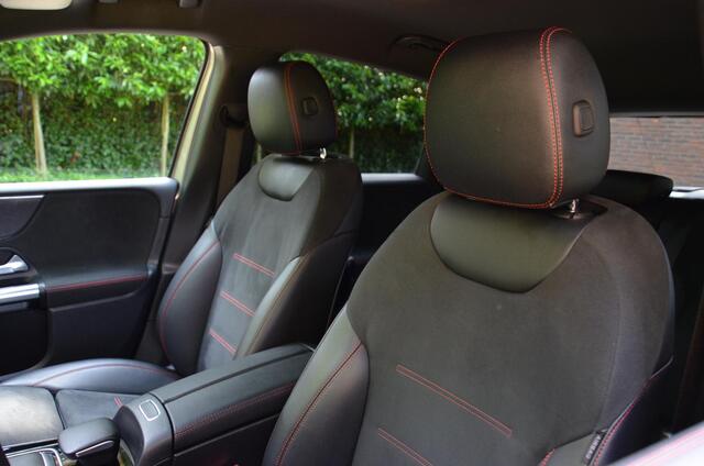 Mercedes-Benz B-KLASSE 180 Business Solution AMG Automaat/Led/Navi/Pdc/Ecc/Stoelverwarming/Cr-Controle/Privacy-Glas/18-Inch Lmv/Apple Carplay/Android