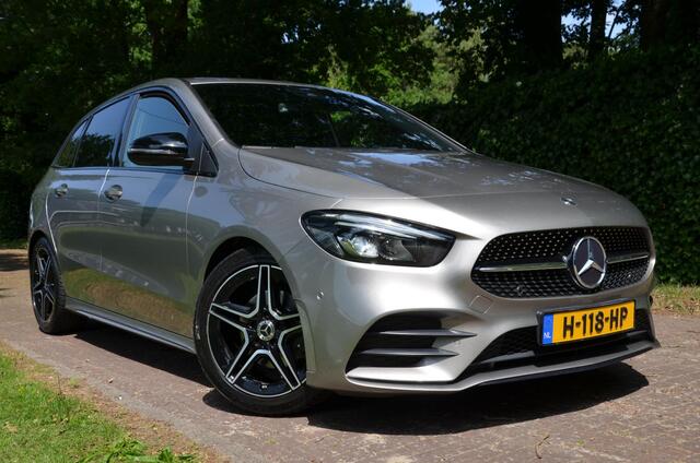 Mercedes-Benz B-KLASSE 180 Business Solution AMG Automaat/Led/Navi/Pdc/Ecc/Stoelverwarming/Cr-Controle/Privacy-Glas/18-Inch Lmv/Apple Carplay/Android