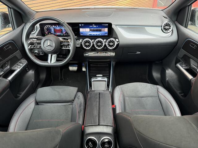 Mercedes-Benz B-KLASSE 180 AMG Line Panodak / Navi / Clima / Sfeer / Comfortstoelen