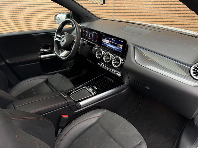 Mercedes-Benz B-KLASSE 180 AMG Line Panodak / Navi / Clima / Sfeer / Comfortstoelen