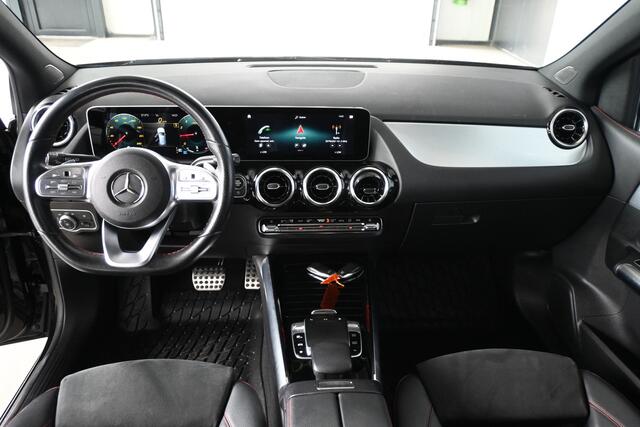 Mercedes-Benz B-KLASSE 180 Business Solution AMG Automaat Navigatie Panoramadak Rijklaarprijs Inruil Mogelijk!