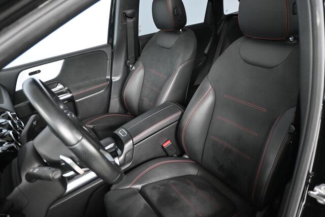 Mercedes-Benz B-KLASSE 180 Business Solution AMG Automaat Navigatie Panoramadak Rijklaarprijs Inruil Mogelijk!