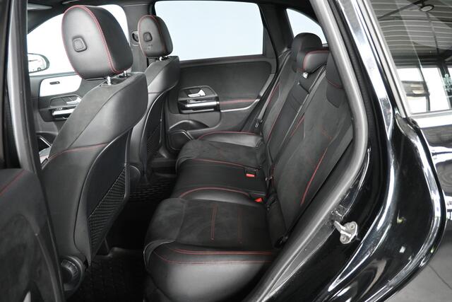 Mercedes-Benz B-KLASSE 180 Business Solution AMG Automaat Navigatie Panoramadak Rijklaarprijs Inruil Mogelijk!