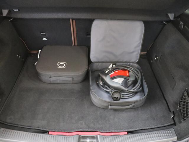 Mercedes-Benz B-KLASSE 250 e Star Edition AMG Line Plus | Panoramadak | Leder/Alcantara | Camera | Navigatie | Stoelverwarming