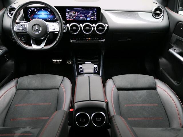 Mercedes-Benz B-KLASSE 180 AMG Nightpakket | Panoramadak | Parkeerpakket met Camera | Augmented Reality | Car Play | Inclusief 24 maanden Mercedes-Benz Certified garantie voor Europa.