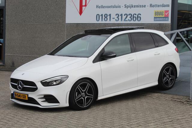 Mercedes-Benz B-KLASSE 180 Business Solution AMG Night pakket/Panoramadak/Navigatie/Apple carplay/Achteruitrijcamera/Parkeersensoren rondom/Dodehoek detectie/Cruise control/DAB/18'' Lichtmetalen velgen.