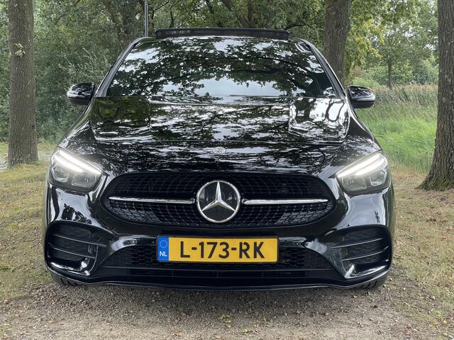 Mercedes-Benz B-KLASSE 200 Business Solution AMG | MBUX | Sfeerverlichting | Pano | 18 '' |