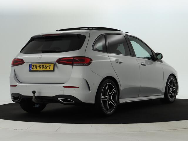 Mercedes-Benz B-KLASSE 180 AMG Nightpakket | Panoramadak | Trekhaak | Parkeerpakket met Camera | Stoelverwarming | Car Play | LED | Inclusief 12 Maanden Garantie