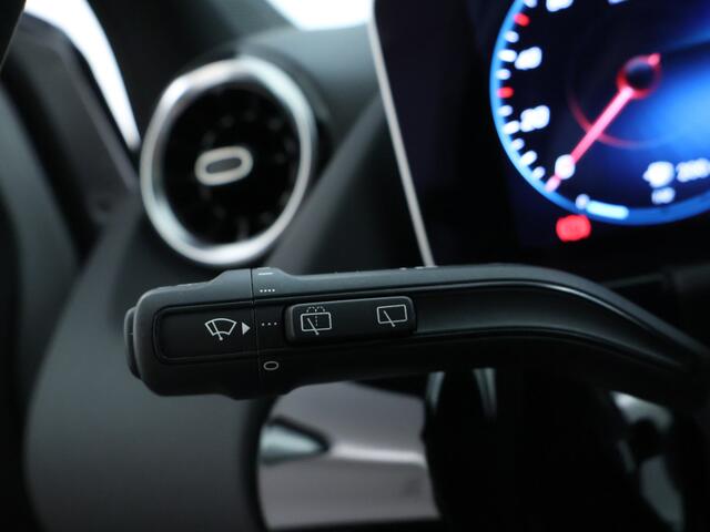 Mercedes-Benz B-KLASSE 180 AMG Nightpakket | Panoramadak | Trekhaak | Parkeerpakket met Camera | Stoelverwarming | Car Play | LED | Inclusief 12 Maanden Garantie