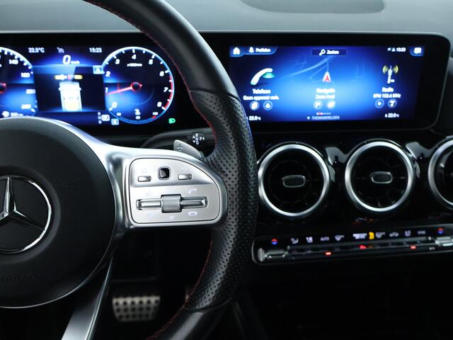 Mercedes-Benz B-KLASSE 180 AMG Nightpakket | Panoramadak | Trekhaak | Parkeerpakket met Camera | Stoelverwarming | Car Play | LED | Inclusief 12 Maanden Garantie