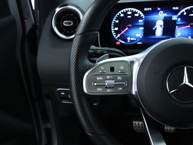 Mercedes-Benz B-KLASSE 180 AMG Nightpakket | Panoramadak | Trekhaak | Parkeerpakket met Camera | Stoelverwarming | Car Play | LED | Inclusief 12 Maanden Garantie