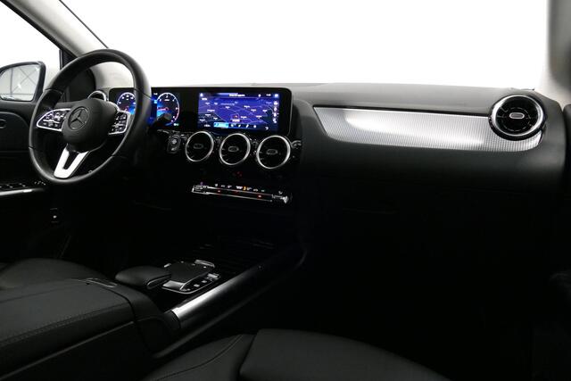 Mercedes-Benz B-KLASSE 200d Premium Plus / Elektr. verstelbare voorstoel + memory / Stoelverwarming / Elektr. wegklapbare trekhaak / Koplamp LED High Performance / Elektr. achterklep / 18'' AMG LMV / Dynamic Select / Cruise Control / Elektr. lendensteun
