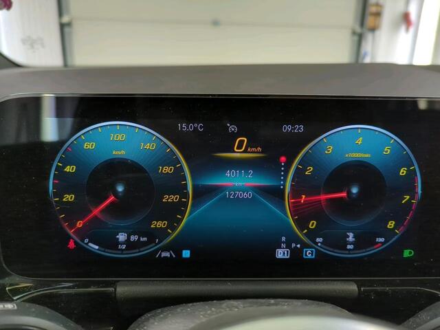 Mercedes-Benz B-KLASSE 180 Business Solution Luxury Auto. Trekhaak Navigatie Camera Parkeersensoren Cruise Control Elektrische achterklep Stoelverwarming Virtual Cockpit Leder Climate Control