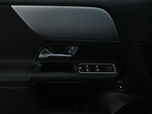 Mercedes-Benz B-KLASSE 180 Advantage Achteruitrijcamera | Ledkoplampen | EASY PACK achterklep | Spiegelpakket. Inclusief 24 maanden MB Certified garantie voor Europa.