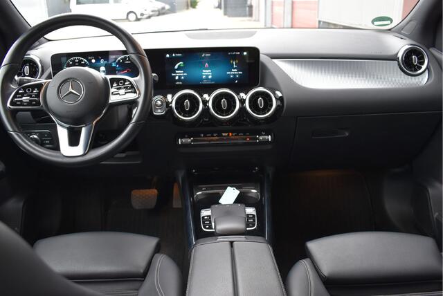Mercedes-Benz B-KLASSE 180 Premium Automaat, Widescreen, Stoelverwarming, Sportstoelen, Navi