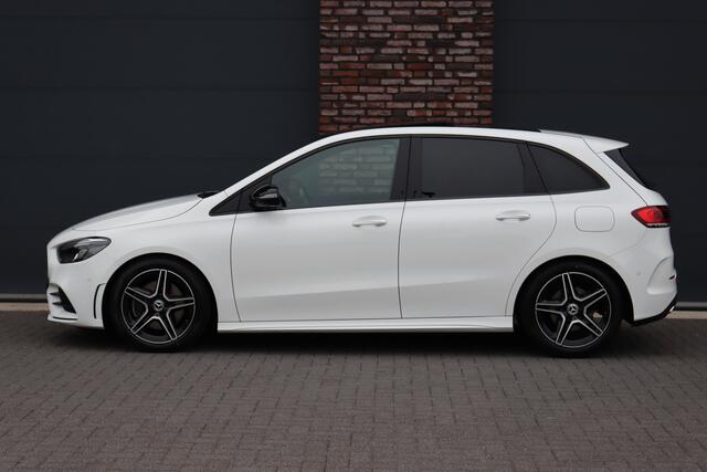 Mercedes-Benz B-KLASSE 220 AMG Line Premium+ | Panoramadak | Augmented Reality | Advanced Sound System | Keyless Go | Cruise Control | Stoelverwarming | Dodehoekassistent | Nightpakket |