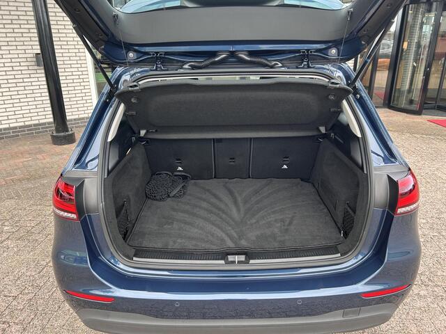 Mercedes-Benz B-KLASSE 180 Business Solution | Stoelverwarming | Achteruitrijcamera | Navigatie