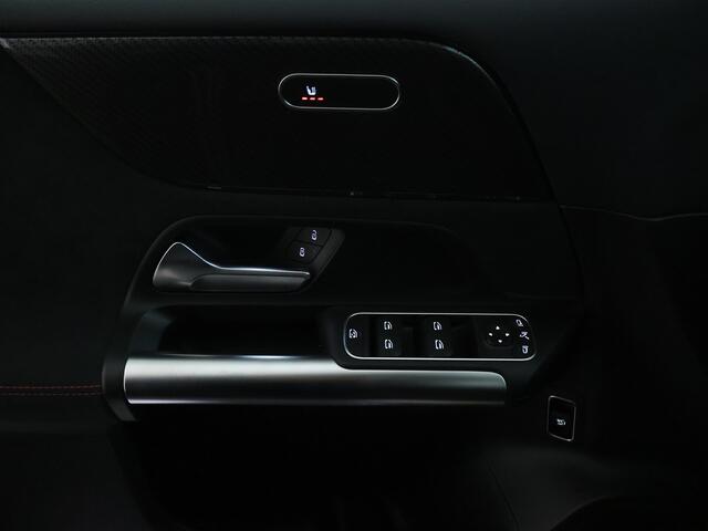 Mercedes-Benz B-KLASSE 180 Business Solution AMG Achteruitrijcamera | Smartphone integratiepakket | Elektrische achterklep | Inclusief 24 maanden MB Certified garantie voor Europa.