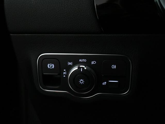 Mercedes-Benz B-KLASSE 180 Business Solution AMG Achteruitrijcamera | Smartphone integratiepakket | Elektrische achterklep | Inclusief 24 maanden MB Certified garantie voor Europa.