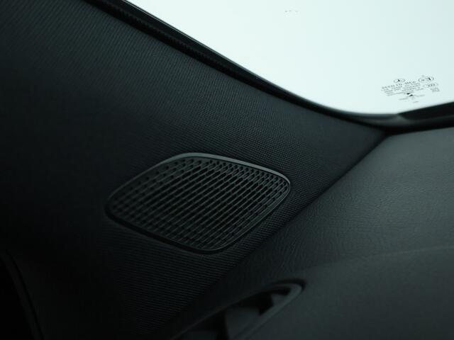 Mercedes-Benz B-KLASSE 180 Business Solution AMG Achteruitrijcamera | Smartphone integratiepakket | Elektrische achterklep | Inclusief 24 maanden MB Certified garantie voor Europa.