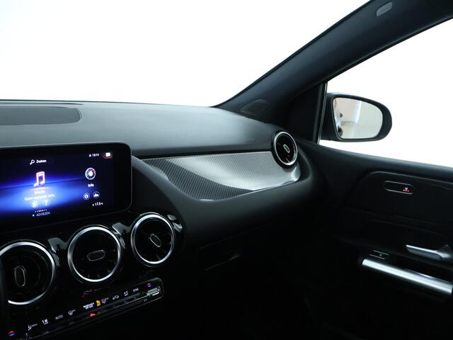 Mercedes-Benz B-KLASSE 180 Business Solution AMG Achteruitrijcamera | Smartphone integratiepakket | Elektrische achterklep | Inclusief 24 maanden MB Certified garantie voor Europa.