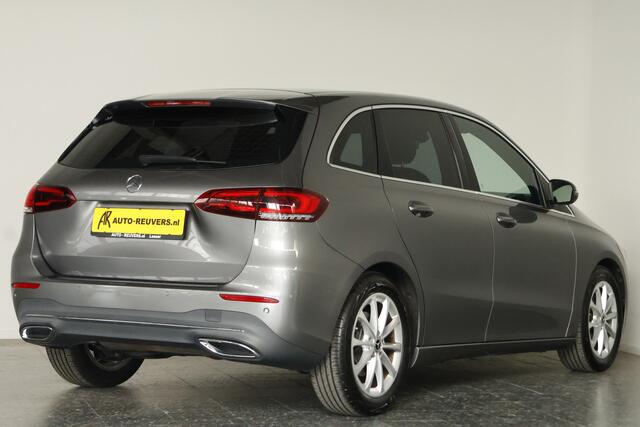 Mercedes-Benz B-KLASSE B200 Business Solution Automaat / LED / Navigatie / Lichtmetaal
