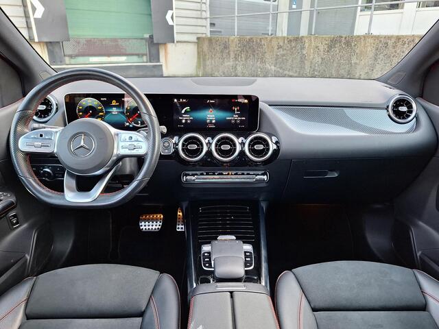 Mercedes-Benz B-KLASSE 180 AMG | Panoramadak | Achteruitrijcamera | Night pakket | Widescreen | Elektrische achterklep