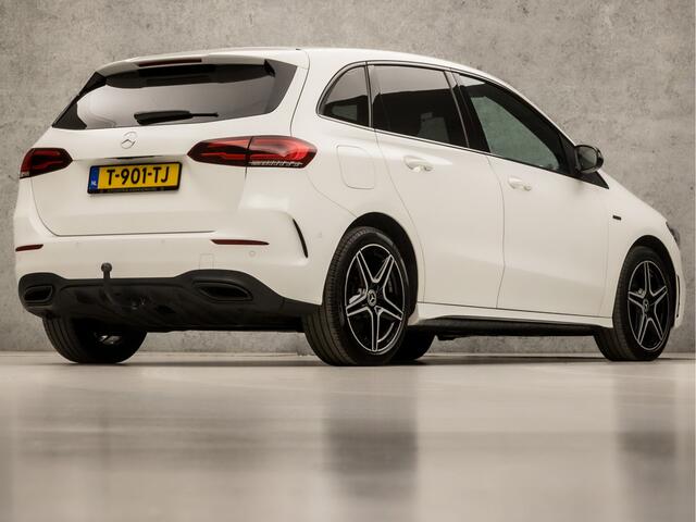 Mercedes-Benz B-KLASSE 250 e AMG Sport 218Pk Automaat (APPLE CARPLAY, GROOT NAVI, SFEERVERLICHTING, CAMERA, LEDER/ALCANTARA, TREKHAAK, STOELVERWARMING, WIDESCREEN, NIEUWSTAAT)