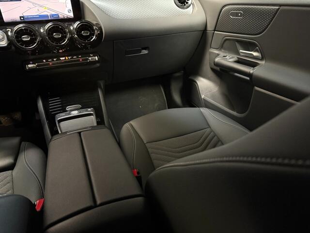 Mercedes-Benz B-KLASSE 180 Star Edition Luxury Line 17 inch trekhaak camera