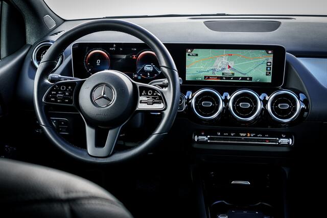Mercedes-Benz B-KLASSE 180 Business Solution | LED | Trekhaak | Stoelverwarming | Camera | Carplay